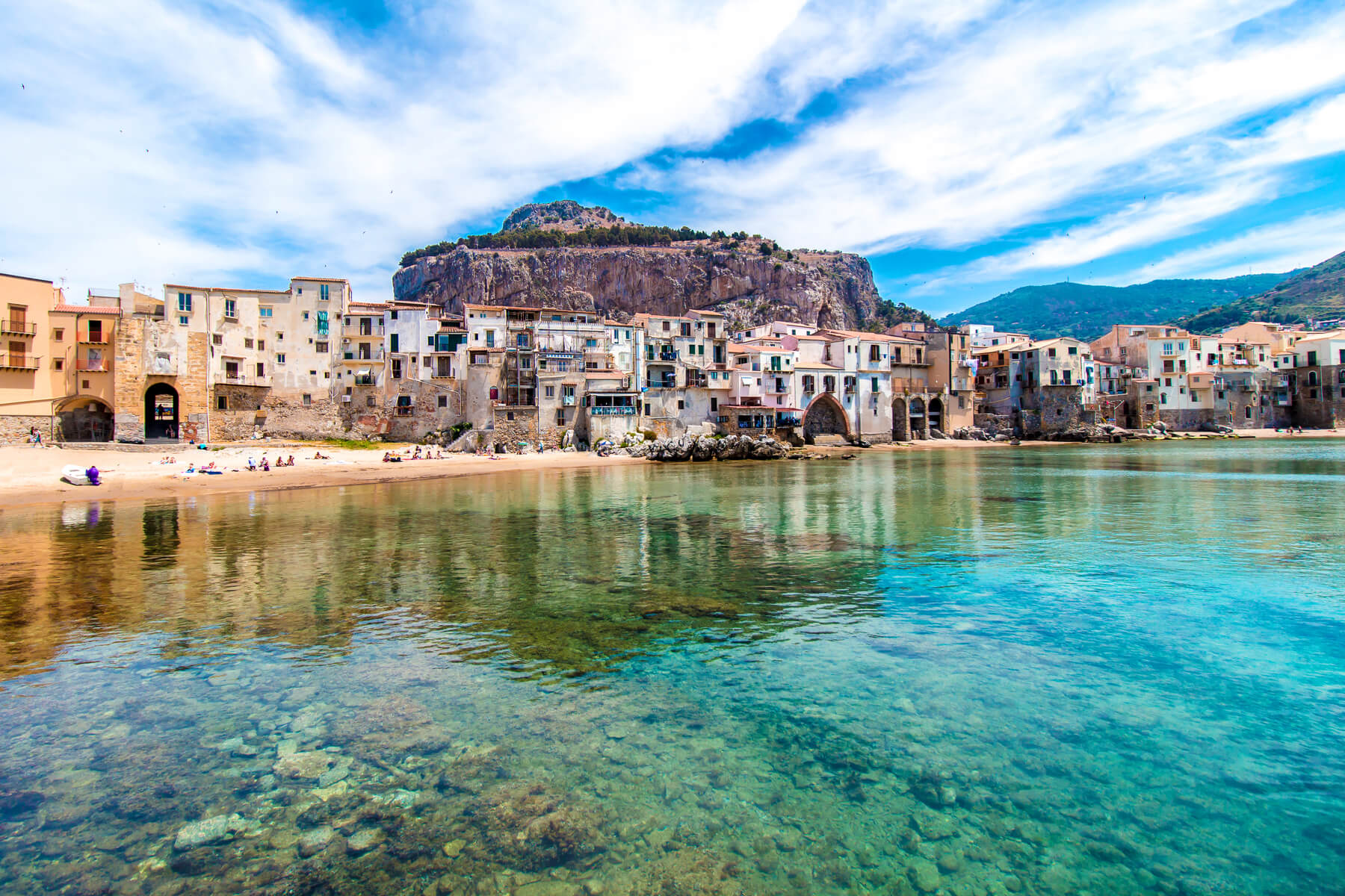 vista-spiaggia-cefalu-sicilia.jpg