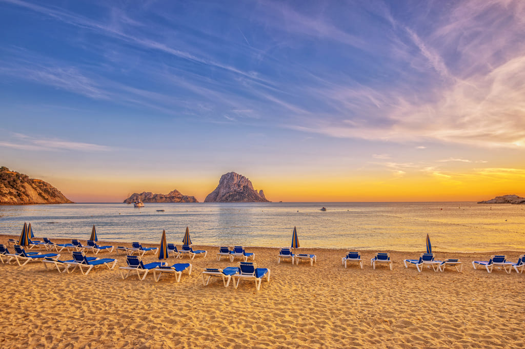 Tramonto sulla spiaggia di Cala d'Hort Ibiza