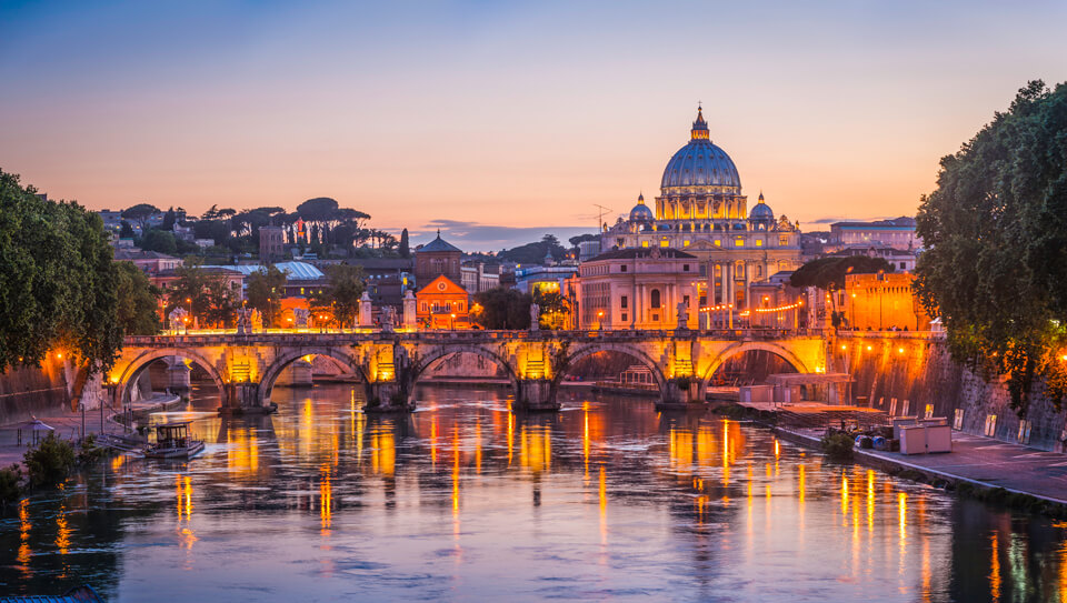 Roma tramonto sul Tevere - Basilica di San Pietro Vaticano
