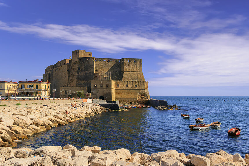 Castel dell'Ovo, fortezza medievale nel golfo di Napoli